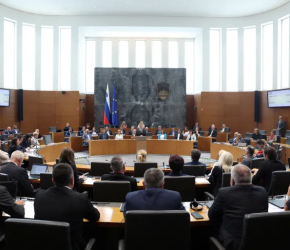 خطوة تاريخية سلوفينيا أول دولة أوروبية تحظر تجارة الأسلحة مع "إسرائيل"