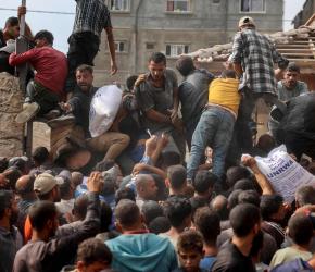 في ظل تجويع غزة أكثر من 100 منظمة تنتقد عرقلة الاحتلال للمساعدات