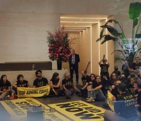 احتلال مبنى السيناتور تشاك شومر تنديدًا بالدعم الأمريكي للاحتلال