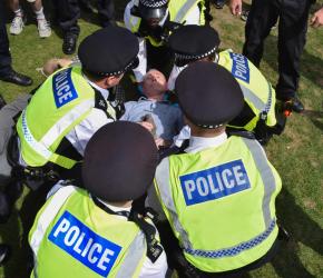 منظمات حقوقية تطالب بريطانيا بتعليق محاكمة داعمي “حركة فلسطين"