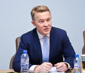 ما يجري في قطاع غزة غير مقبول ويعد انتهاكًا صارخًا للقانون الدولي. أندرياس كرافيك، نائب وزير الخارجية النرويجي