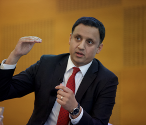 زعيم حزب اسكتلندي يدعو بريطانيا للاعتراف بالإبادة