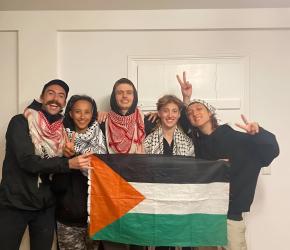 احتجاز نشطاء “حركة فلسطين” بعد اقتحام شركة أسلحة إسرائيلية