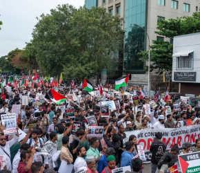 نجوم سينما الهند ينددون بمجازر غزة في مسيرة جماهيرية