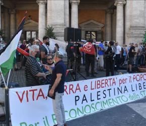 ضمن الإضراب العام الإيطالي.. متظاهرون يقتحمون مطار بيزا الدولي دعمًا لـ”أسطول الصمود”