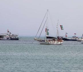 11 سفينة من "أسطول الصمود" تواصل إبحارها نحو غزة