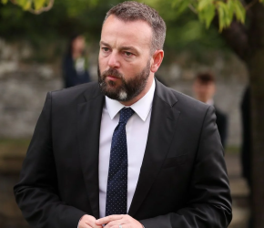 القضاء يسقط تهمة عن نائب أيرلندي داعم لفلسطين