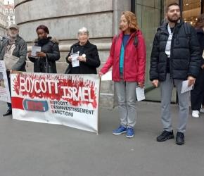 يستثمر مع الاحتلال  احتجاج أمام "زارا" في فرنسا