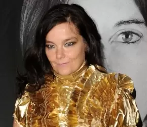 بعد مشاركة "إسرائيل" ..الموسيقية بيورك تدعو آيسلندا للانسحاب من "يوروفيجن"