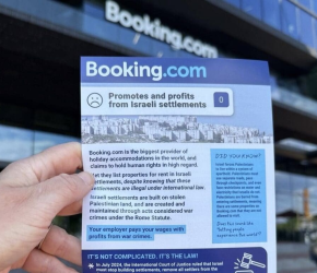 حملة "لا غرفة للإبادة الجماعية" تطالب بمقاطعة “بوكينغ” و “Airbnb”