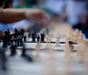 إسبانيا تمنع لاعبي الشطرنج الإسرائيليين من اللعب تحت علم الاحتلال