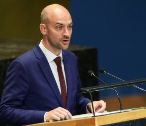 فرنسا تشدد على ضمان دخول المساعدات لغزة والضفة