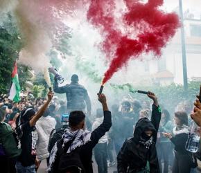 في بروكسل مظاهرة مؤيدة لفلسطين في سوق عيد الميلاد