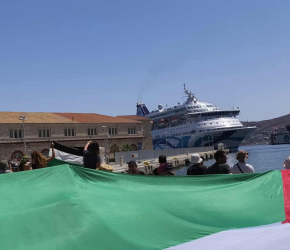 احتجاج في اليونان رفضًا لوصول سفينة سياحية إسرائيلية