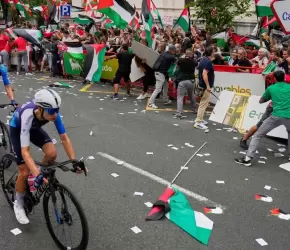 بسبب الاحتجاجات فريق "إسرائيلي" يتخفى خلال سباق الدراجات بإسبانيا