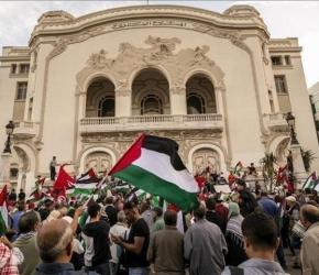 “الشعب يريد تحرير فلسطين” .. وقفة تضامنية في تونس نصرًة لغزة