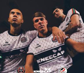 نادي "بوهيميان" يتعاون مع فرقة "نيكاب" لإطلاق قميص تضامني دعمًا لفلسطين