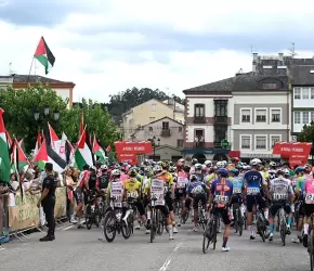 يُشارك فيه فريق إسرائيلي ..اختراق إذاعة سباق "فويلتا" إسبانيا لبث شعارات مؤيدة لفلسطين