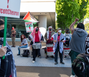 اعتصام أمريكي أمام محطة “شيفرون” تنديدًا بدعمها للإبادة