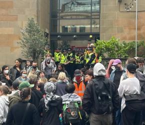 نشطاء في غلاسكو يعلنون “منطقة محررة” في مركز الفنون دعمًا لفلسطين