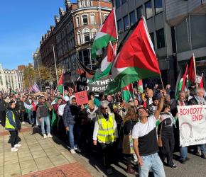 دعمًا لفلسطين احتجاج في بلفاست رفضًا للدور الأمريكي في النزاعات الدولية