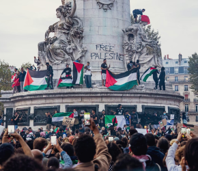 احتجاجات فرنسية ضد مشروع قانون يقيد التضامن مع فلسطين