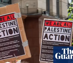 حملوا لافتات دعم لـ "حركة فلسطين" .. غرامات بدل المحاكمة لمتظاهرين داعمين لفلسطين ببريطانيا