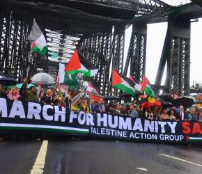 300 ألف متضامن يتظاهرون عبر جسر سيدني نصرةً لغزة..."لا مرور للسلاح عبر موانئنا"…احتجاجات مغربية رفضًا لرسو سفينة تنقل أسلحة للاحتلال