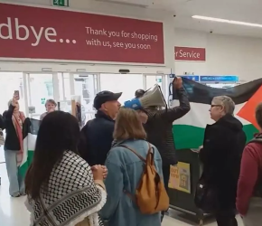 انتصار قانوني لنشطاء احتجوا ضد بيع منتجات الاحتلال في “سنسبيري”