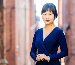 متواطئ بحربي السوداء وغزة.. كاتبة عالمية تنسحب من مهرجان طيران الإمارات للآداب 2026