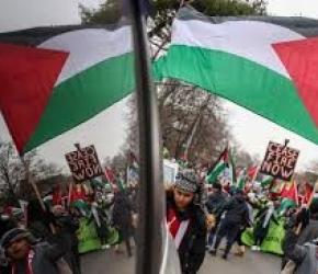 عدّاؤون في بوسطن يسلمون “ريبوك” رسالة تطالبها بوقف رعاية الاحتلال