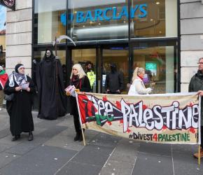 احتجاج أمام بنك "باركليز" في غلاسكو  تنديدًا بتواطؤه مع الإبادة