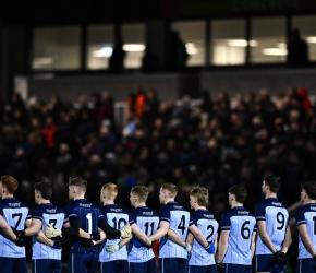 تؤمن كيان الإبادة... لاعبو كرة القدم في دبلن يرفضون إجراء مقابلات أمام لافتات "أليانز"