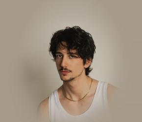 دعم الإبادة الجماعية بغزة.. دعوات لمقاطعة النسخة الحية من “رابونزل” لمشاركة الممثل ميلو مانهايم