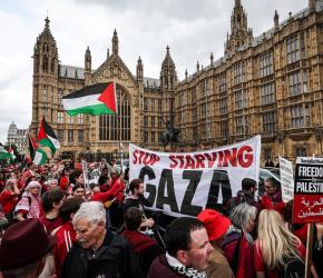 حملة التضامن مع فلسطين تحذر..  الحكومة البريطانية تقترح صلاحيات لتقييد الاحتجاجات التضامنية