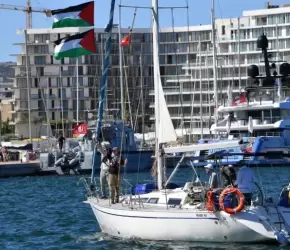 أسطول الصمود العالمي سينطلق من تونس لكسر حصار غزة...نشطاء يحاصرون 15 مقرًا لحزب العمال البريطاني تنديدًا بتواطئه بالإبادة