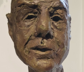 متحف اسكتلندي يعرض تمثالًا لتكريم الطبيب حسام أبو صفية