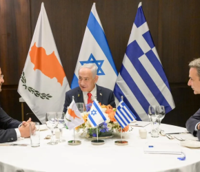 قانونيون يحذرون من التواطؤ اليوناني بدعم الاحتلال