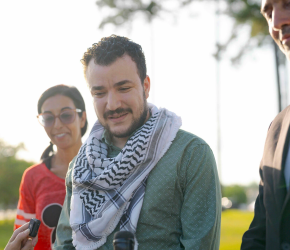 لمشاركته باحتجاجات التضامن..  محكمة أمريكية تهدد بإعادة اعتقال الطالب محمود خليل