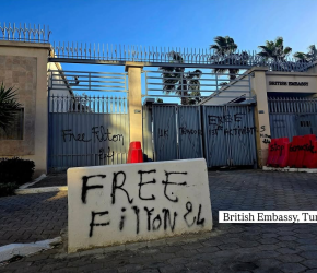 تلطيخ السفارة البريطانية بتونس بعبارات داعمة لـ "فيلتون 24"