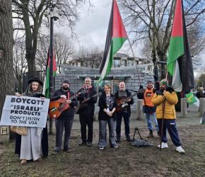 الأسبوع 103 على التوالي.. احتجاج تضامني مع فلسطين أمام السفارة الأمريكية في دبلن