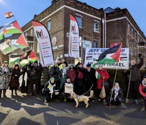 احتجاج أمام مكتب النائب جيف سمي في ويذينغتون دعمًا لفلسطين