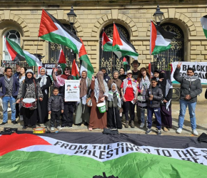 احتجاج أسبوعي في “بلاكبيرن” دعمًا لفلسطين