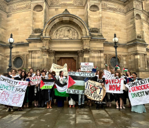 "لا للتواطؤ الأكاديمي" .. احتجاج طلابي أمام أحد المراكز البحثية بجامعة إدنبرة