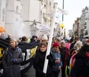 احتجاجات مستمرة أمام سجن برونزفيلد البريطاني ومحاكم في بلفاست...احتجاجات أمام بنكي "باركليز" في غلاسكو و"كابيتال وان" في نيويورك