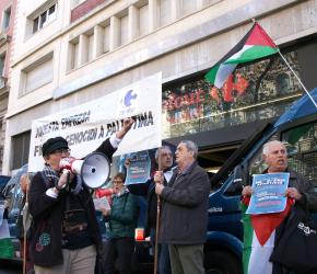 تمول جيش الإبادة! وقفة احتجاجية في خيخون الإسبانية ضد شركة "كارفور"