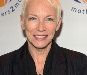 آني لينوكس..ما يحدث في غزة إبادة جماعية ، لا يحتمل التأويل"