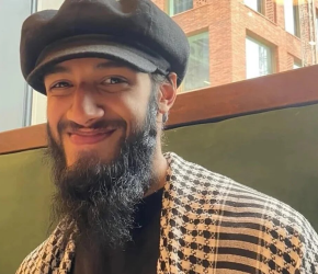 الناشط “عمر خالد ينهي” إضرابه عن الطعام بعد تدهور صحته