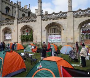 أكاديميون يتهمون جامعة كامبريدج بالتعتيم على استثماراتها بشركات الأسلحة