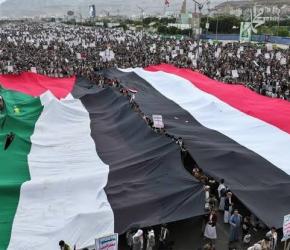 يمنيون ينظمون مسيرة حاشدة في صعدة نصرةً لغزة